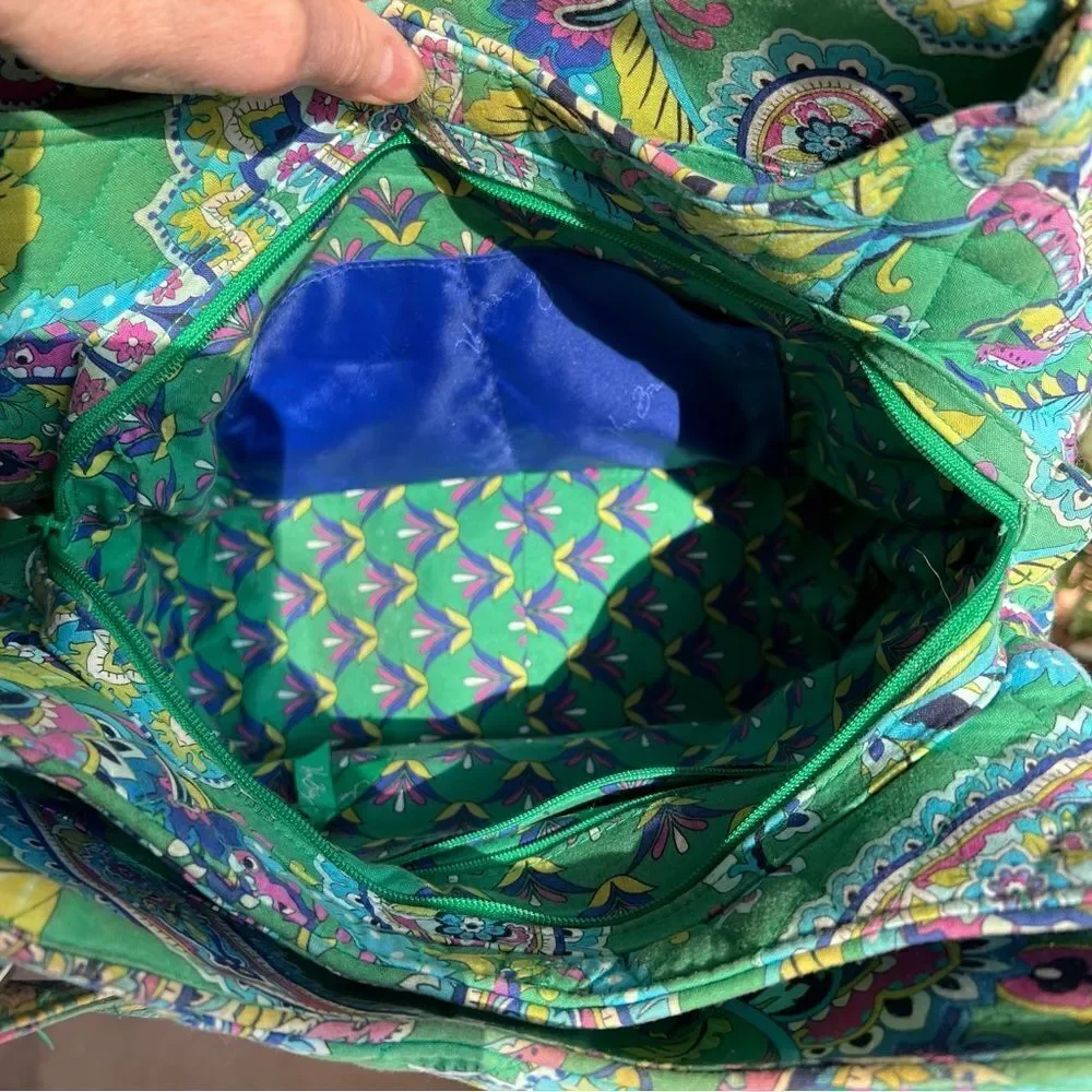 Vera Bradley Handbag/Purse. Emerald Paisley Pattern. Excellent Used Condition.